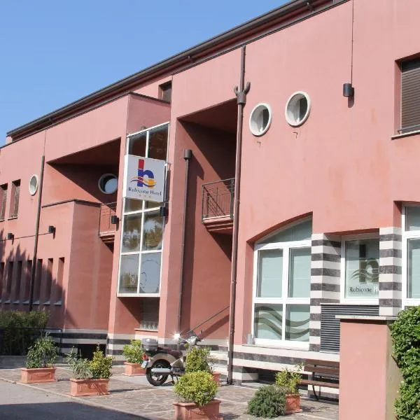 露比科奈酒店，位于鲁比科内河畔萨维纳诺的酒店