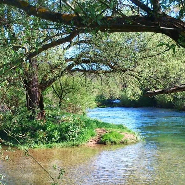 SMARAGD RIVER near Rastoke & Plitvice Lakes，位于斯诺基的酒店