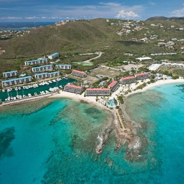 Beachfront At Crystal Cove，位于East End的酒店