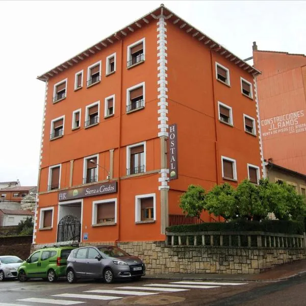 Hostal Sierra de Gredos，位于Mombeltrán的酒店