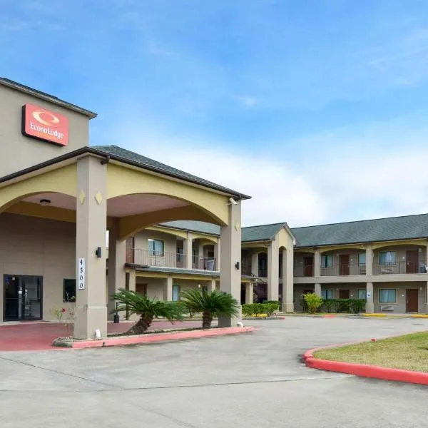 Econo Lodge Inn & Suites Port Arthur near Sabine Pass,位于亚瑟港的酒店