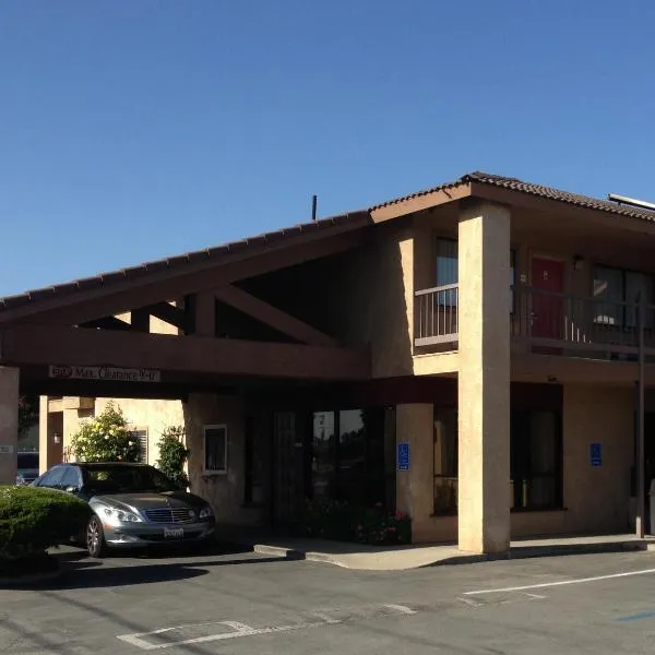 Motel 6 Soledad, CA，位于Greenfield的酒店