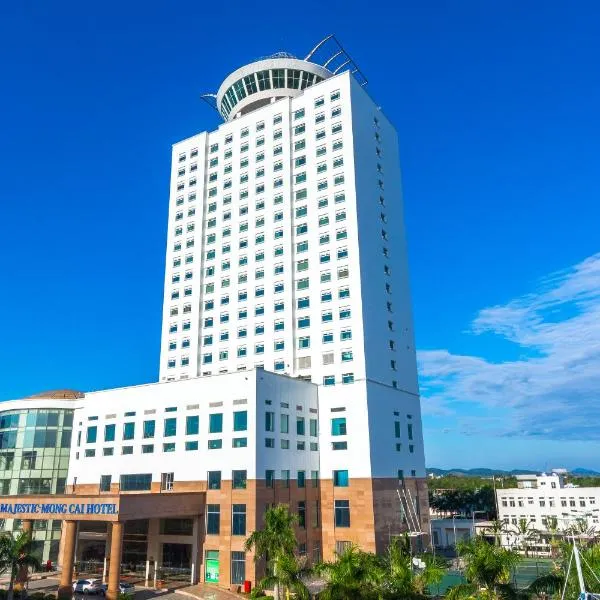 雄伟壮观芒街酒店，位于Qua Phố的酒店