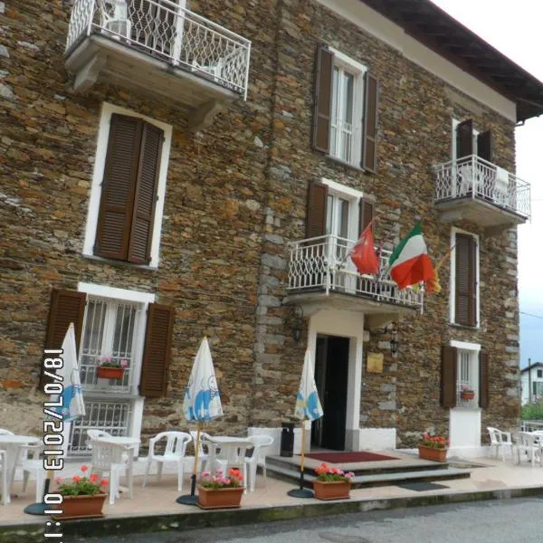 拉坎提娜戴尔皮托钟楼酒店，位于Alpe Busarasca的酒店