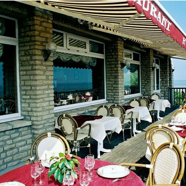 Logis Hotel Du Casino Restaurant Le Mathelia，位于Mandeville-en-Bessin的酒店
