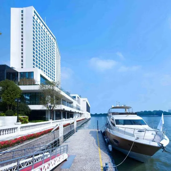 白天鹅宾馆，位于广州的酒店