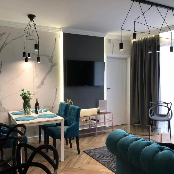 Family & Business Sauna Apartments No 4 Leśny nad Zalewem Cedzyna - 2 Bedroom with Private Sauna, Bath with Hydromassage, Terrace, Parking, Catering Options，位于Daleszyce的酒店