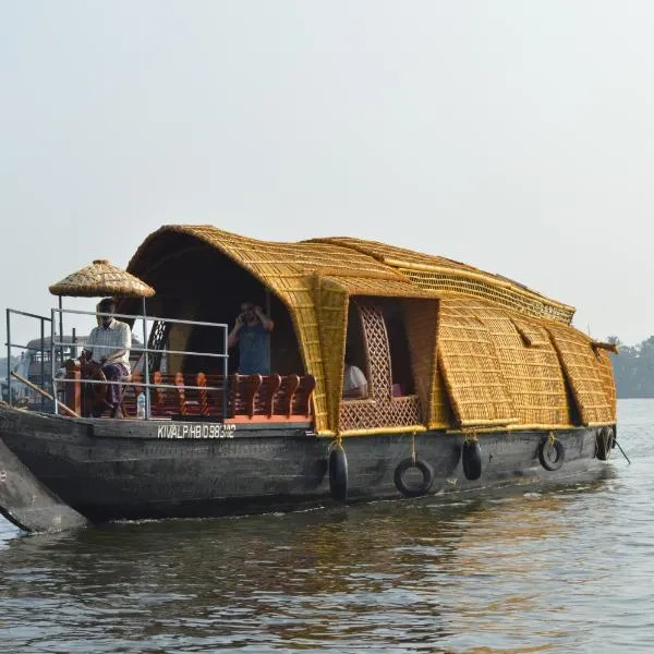 Thara's Houseboat，位于库玛拉孔的酒店