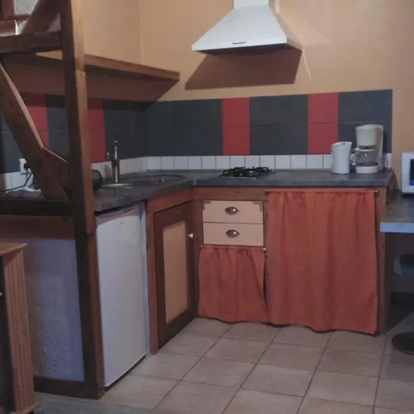 suite familiale 2 chambre，位于Saint-Ouen-les-Vignes的酒店