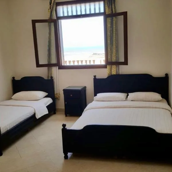 HOTEL BEACH CLUB LEGZIRA，位于Idufkir的酒店