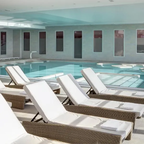 德拉巴酒店 - 海水疗法，位于东维尔莱班的酒店