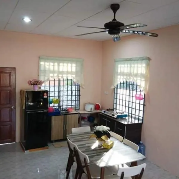 HOMESTAY AQILAH PASIR PUTEH KELANTAN，位于巴西富地的酒店