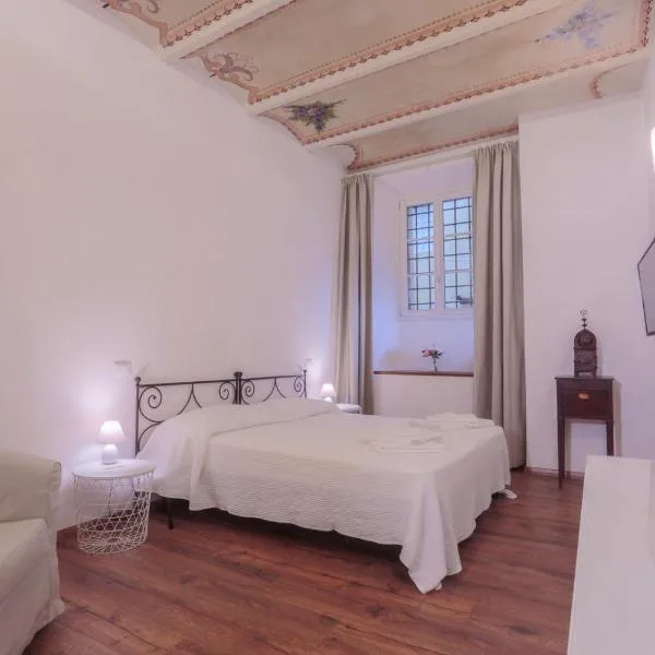 San Pierino Charming Rooms，位于卢卡的酒店
