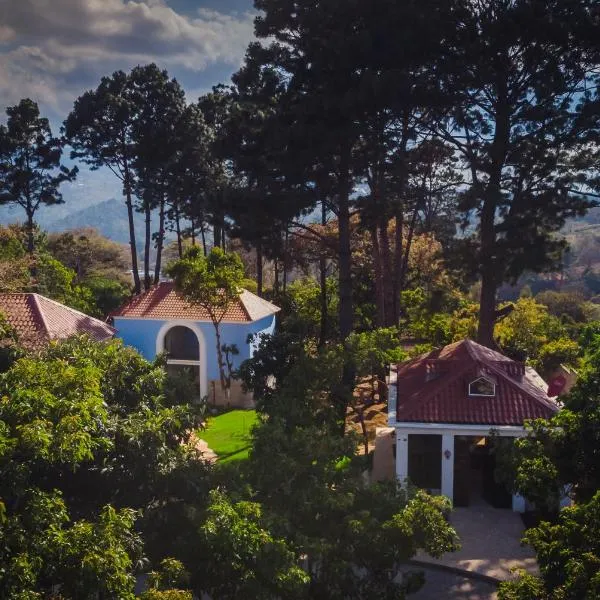 HOTEL Y RESTAURANTE HACIENDA LOS VOLCANES，位于阿马蒂特兰的酒店