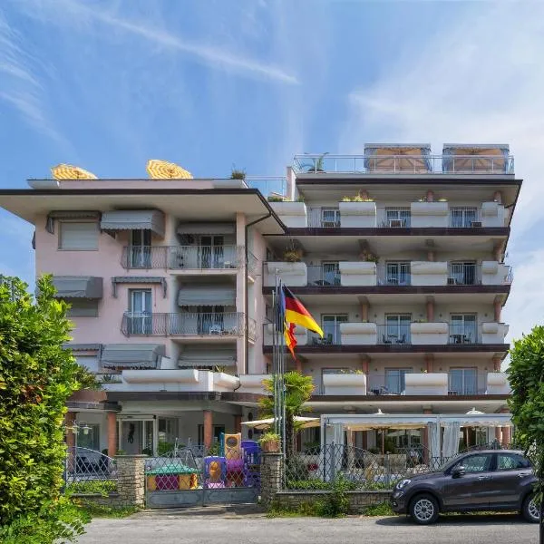 Hotel Residence Villa Marzia，位于马里纳-迪-皮特拉桑塔的酒店