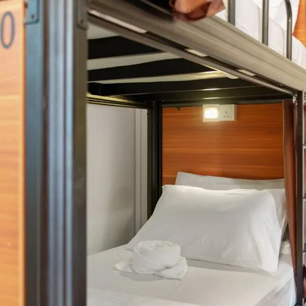 7 Wonders Hostel at Upper Dickson，位于新加坡的酒店