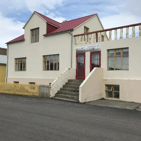 Steinhúsið，位于Drangsnes的酒店