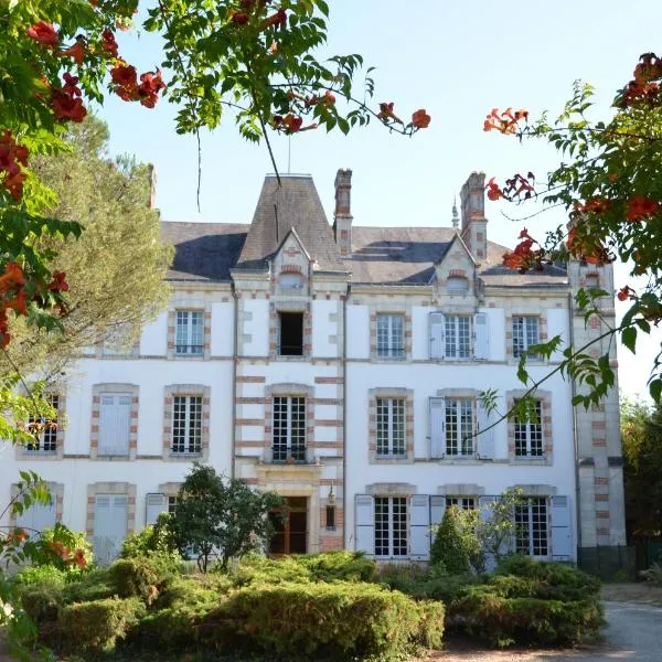 Château des Bretonnières sur vie - Maison d'hôtes，位于Commequiers的酒店