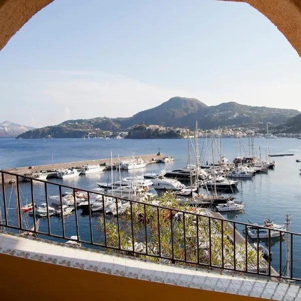 品纳塔酒店，位于利帕里的酒店