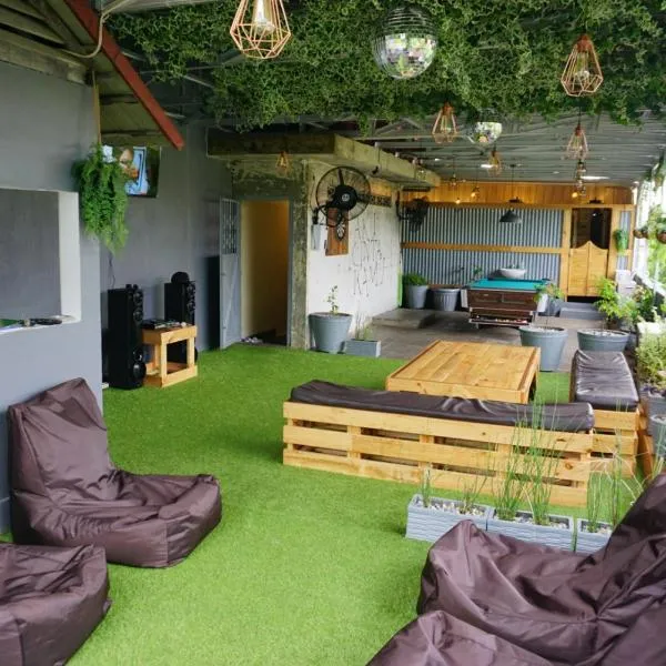 Kokos Hostel Padang City，位于巴东的酒店