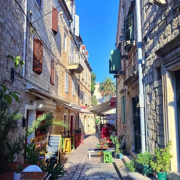 Hvar centre dorms，位于赫瓦尔的酒店