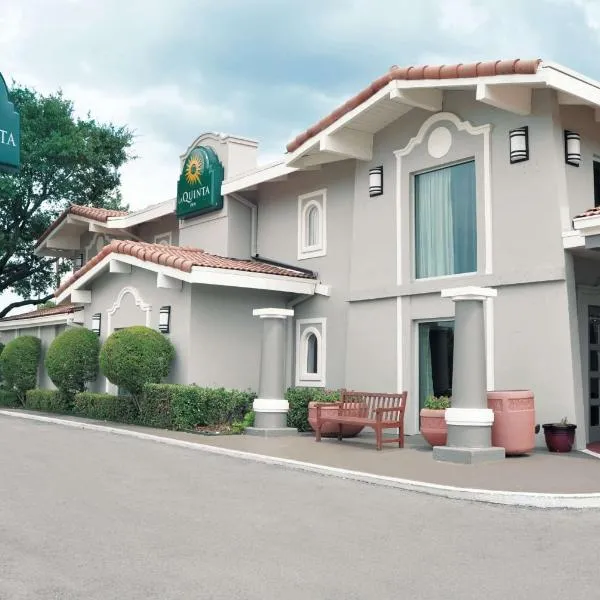 拉昆塔达拉斯住宅区酒店，位于达拉斯的酒店