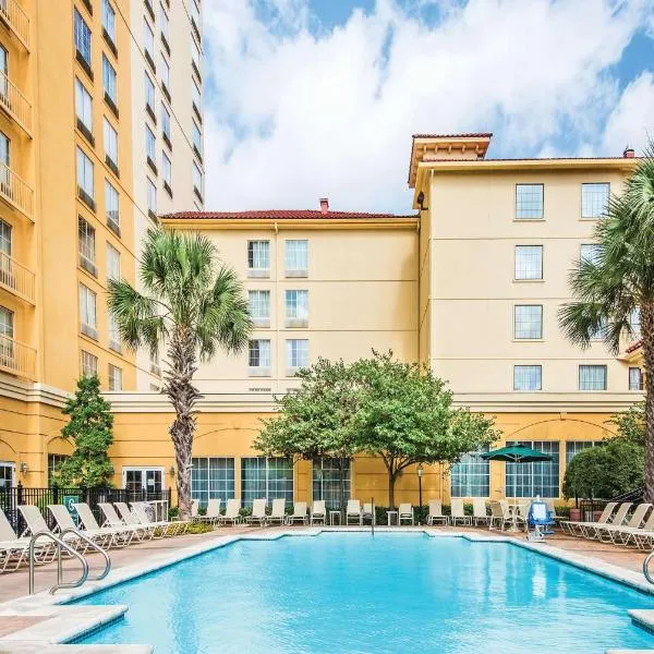 La Quinta Inn & Suites by Wyndham San Antonio Riverwalk，位于圣安东尼奥的酒店