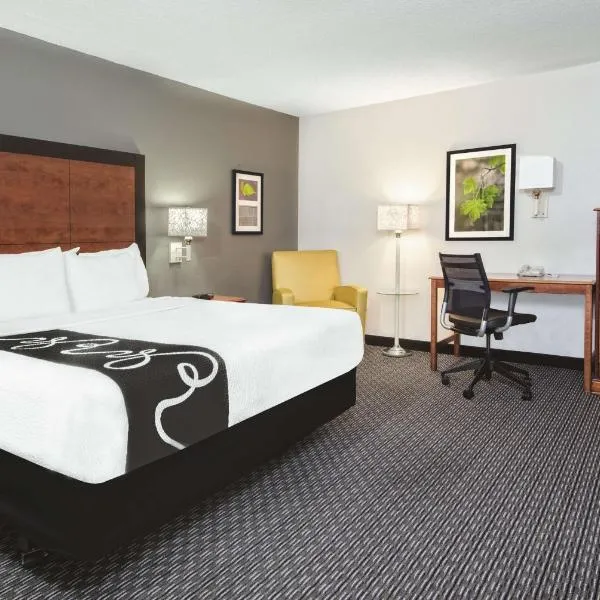 La Quinta Inn & Suites by Wyndham San Antonio Riverwalk，位于圣安东尼奥的酒店