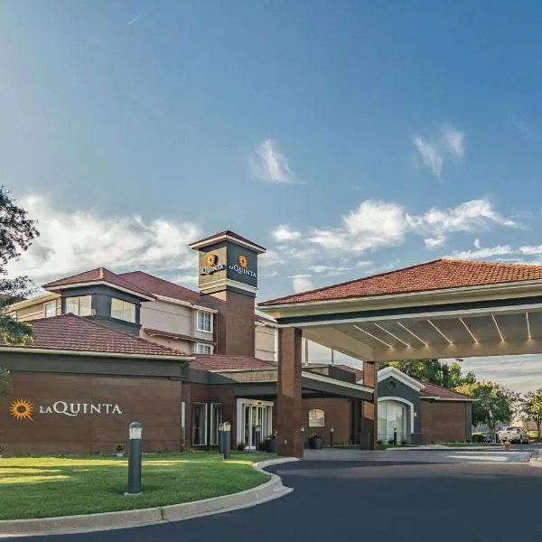 亚历山大机场拉金塔旅馆及套房，位于Pineville的酒店