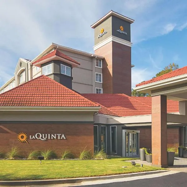 La Quinta by Wyndham Atlanta Conyers，位于科尼尔斯的酒店