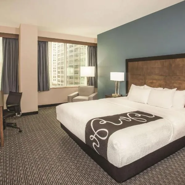 La Quinta Inn & Suites by Wyndham Chicago Downtown，位于芝加哥的酒店