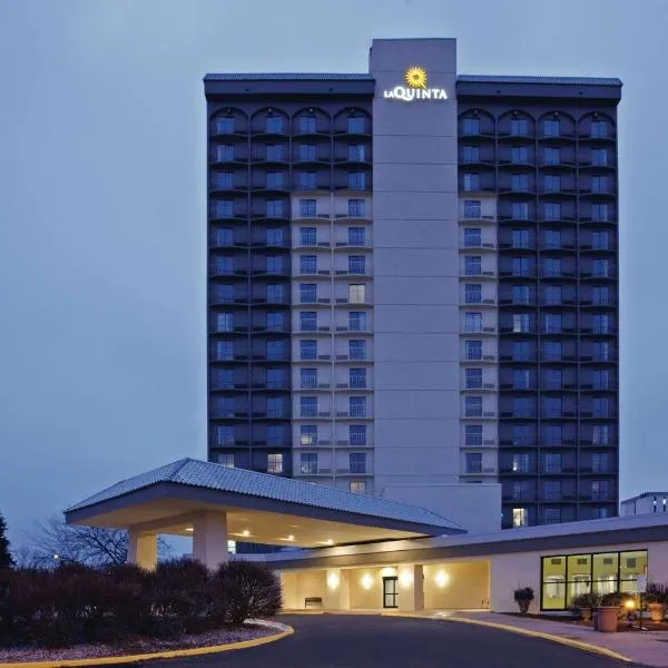 明尼阿波利斯布卢明顿西区拉昆塔套房酒店，位于Hopkins的酒店