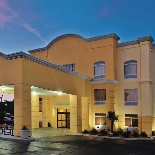 佛罗伦萨拉昆塔套房酒店，位于Timmonsville的酒店