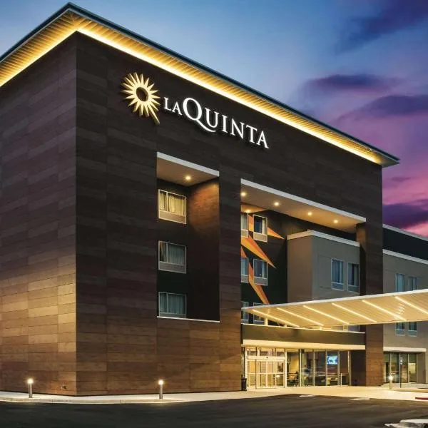 La Quinta Inn & Suites by Wyndham Atlanta South - McDonough，位于汉普顿的酒店