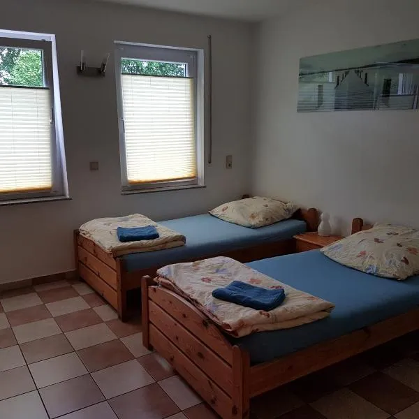 Gästezimmer auf dem Campingplatz Konz，位于孔茨的酒店