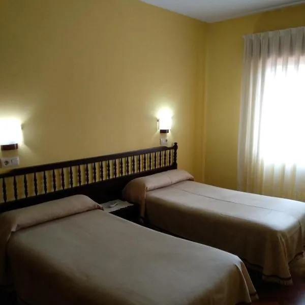 HOTEL CORINTO，位于Perdecanay的酒店