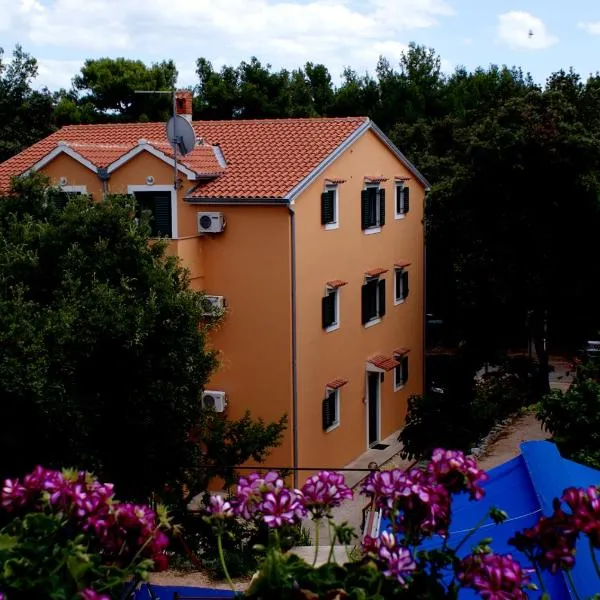 佩希恩安娜酒店，位于Sveti Jakov的酒店