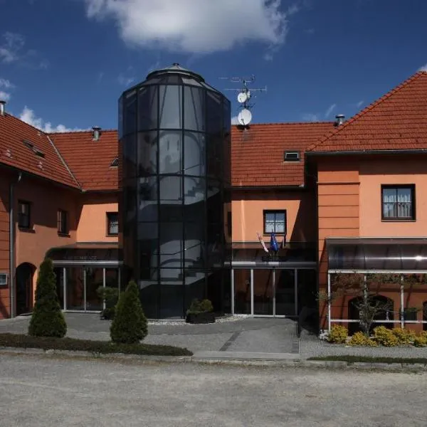 金鹰城堡酒店，位于Býškovice的酒店