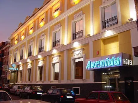 莱加内斯阿文尼达酒店，位于莫斯托雷斯的酒店