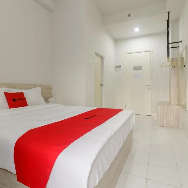 RedDoorz Apartment @ Dramaga Tower，位于Cibanteng的酒店