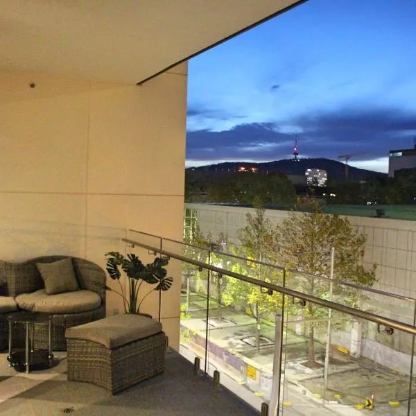 Perfectly Located Modern Apartment - Canberra CBD，位于堪培拉的酒店