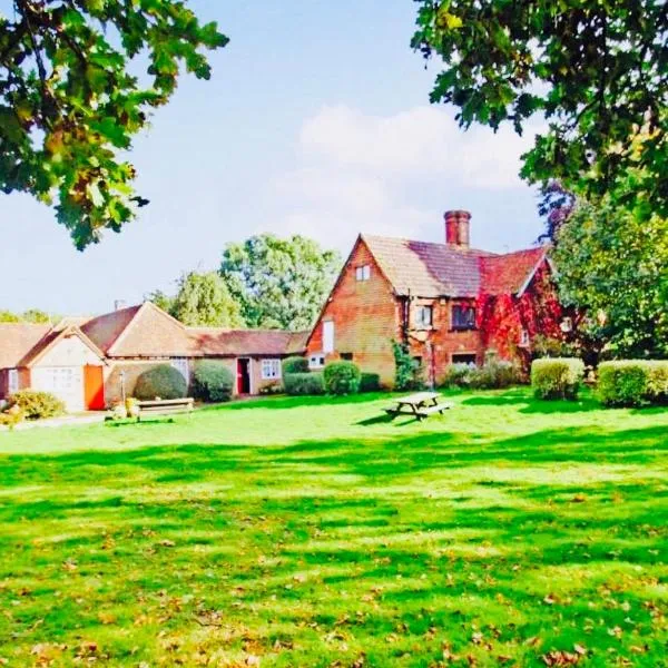 Oldlands Farmhouse Gatwick，位于Earlswood的酒店