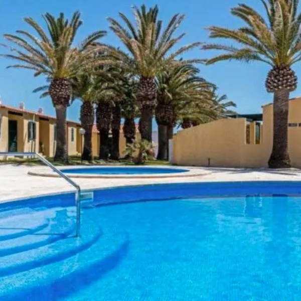 Apartamento con piscina y terraza en Ciutadella, Cala en Blanes，位于卡拉恩·布拉內斯的酒店