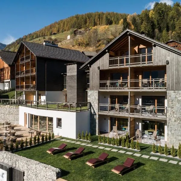 Les Dolomites Mountain Lodges，位于圣马蒂诺-因巴迪亚的酒店