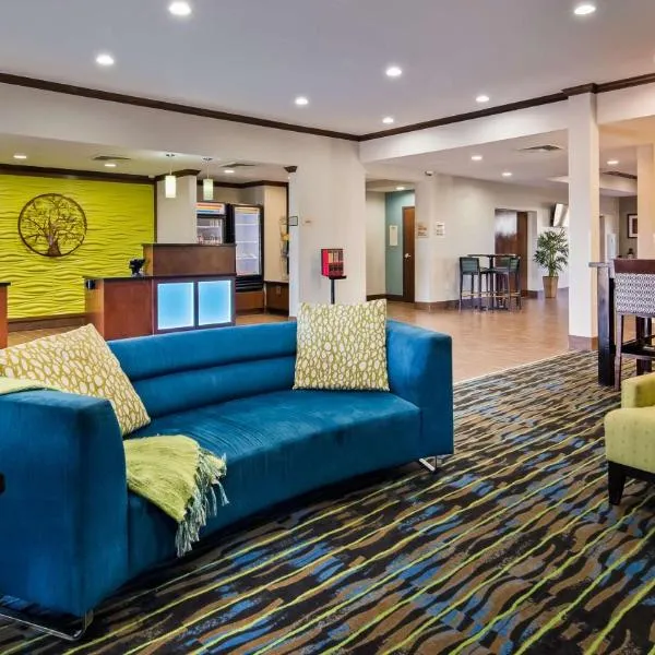Best Western Plus Denver City Hotel & Suites，位于Denver City的酒店
