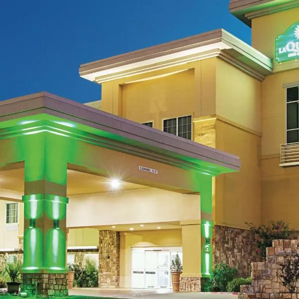 La Quinta by Wyndham Ft. Worth - Forest Hill, TX，位于Forest Hill的酒店