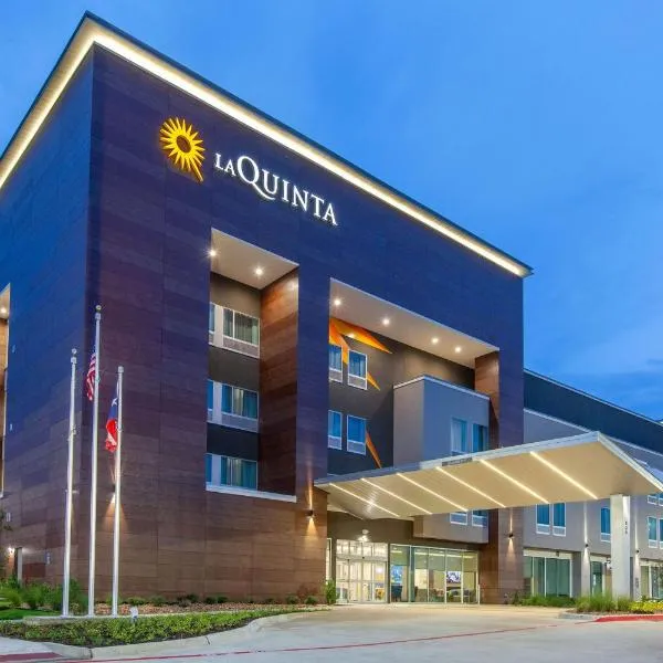 La Quinta by Wyndham Dallas Duncanville，位于雪松山的酒店