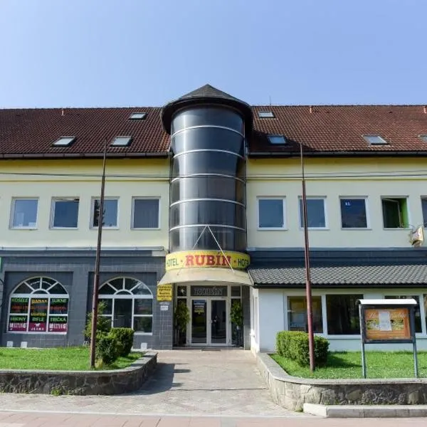 Hotel Rubín，位于Dubová的酒店