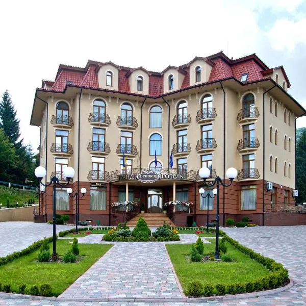匹丽匹茨大酒店，位于Rostoka的酒店