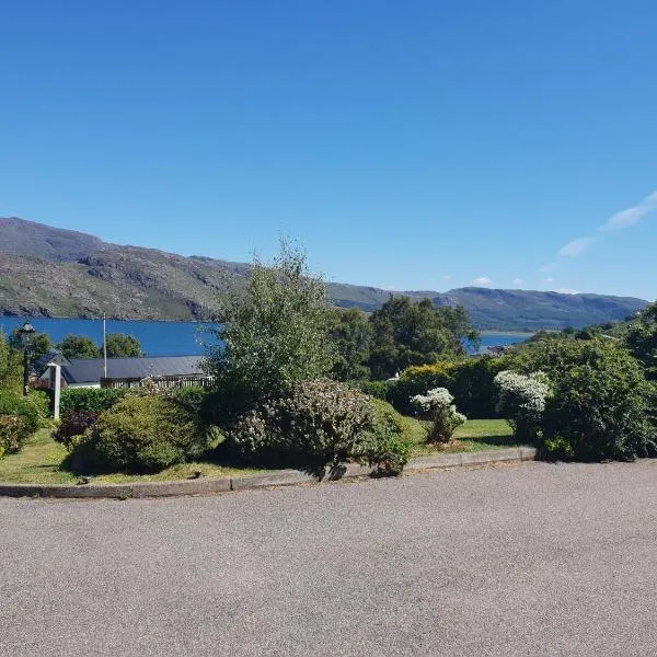 Creag-Ard Bed & Breakfast,with private lounge，位于Dundonnell的酒店